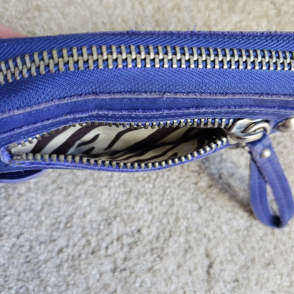 Linea Pelle Cobalt Leather Dylan Zip Wallet - Picture 9 of 17